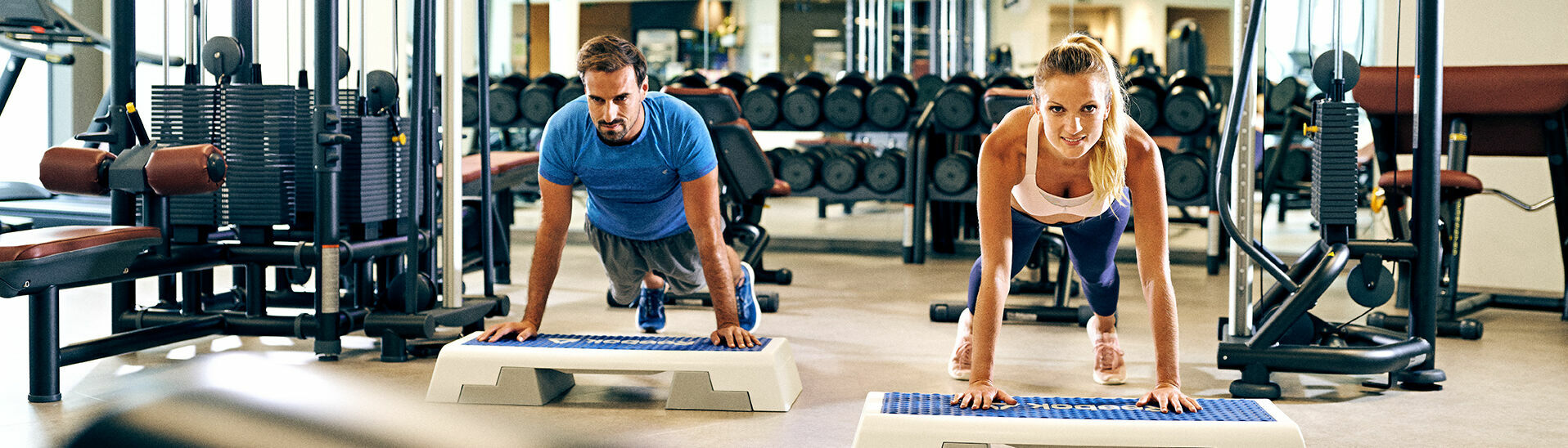 Das Lakeside-GYM im Atoll Achensee in Maurach wartet mit zahlreichen Sportgeräten auf Fitness-Begeisterte.