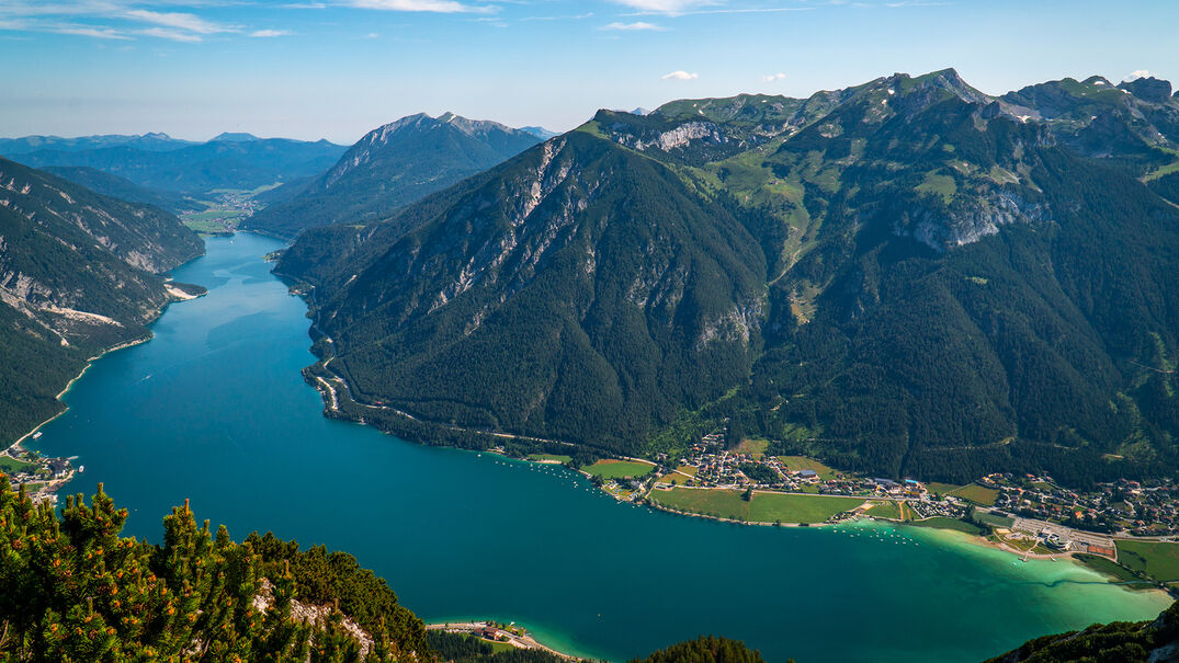 Der Bärenkopf, welcher sich im Naturpark Karwendel befindet, bietet einen unglaublichen Blick auf den Achensee und die Dörfer rundherum.