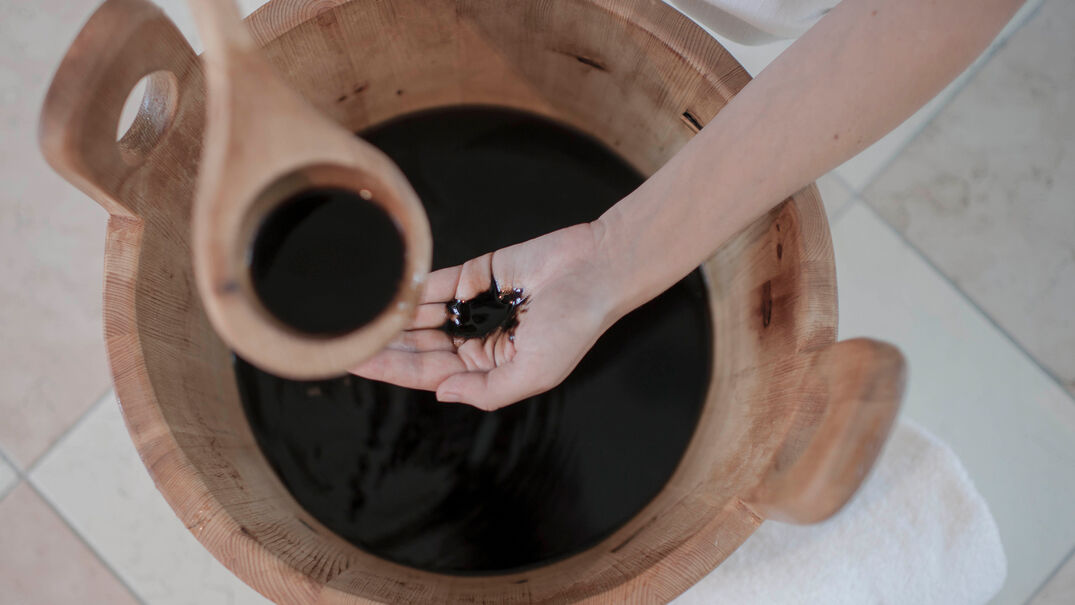 There is hardly any other region which is better suited to enjoyable wellness days than Tirol’s Sport & Vital Park. Lake Achensee is the home of the Tiroler Steinöl® (shale oil).