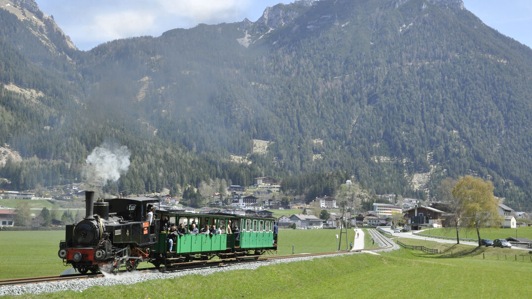 Panoramazug der Achenseebahn Der Panoramazug zwischen Seespitz und Eben am Achensee bei herrlichem Wetter.