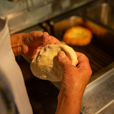 Beim Achentaler Kirchtag im Heimatmuseum Sixenhof gibt es leckerer traditionelle Gerichte.