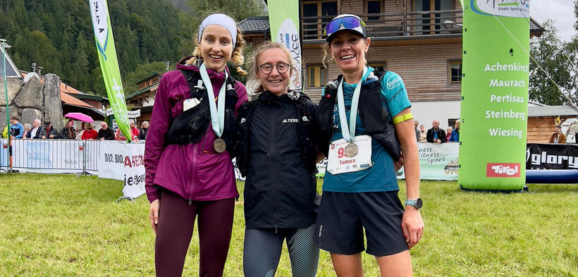 The three winners of the Karwendelmarsch 2025 smile contentedly for the camera.