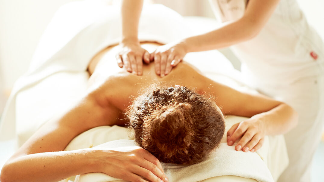 The stunning natural scenery, many excellent spa hotels and the Tiroler Steinöl® make Lake Achensee a popular destination for wellness holidays.