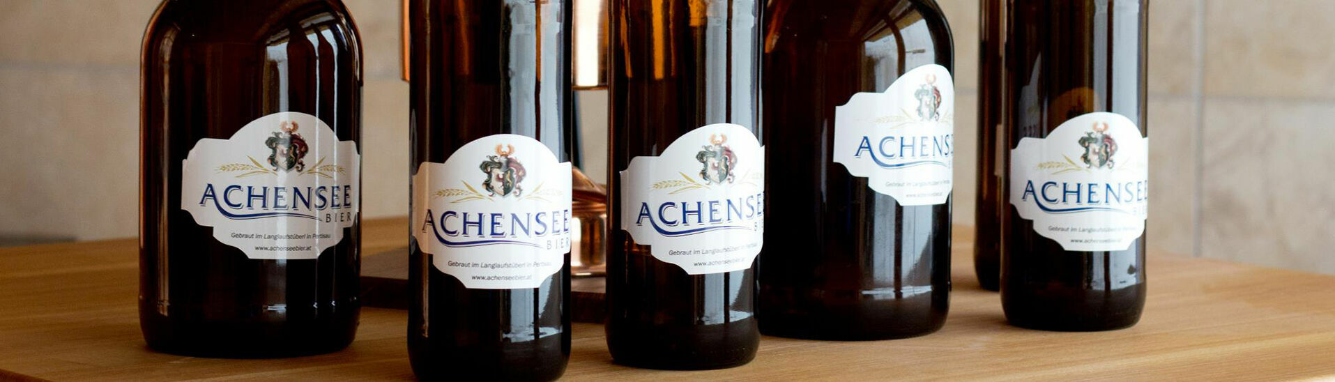 Im Langlaufstüberl in Pertisau, am Eingang der Karwendeltäler, wird seit Dezember 2010 in der ersten Brauerei am Achensee naturtrübes Bier produziert.