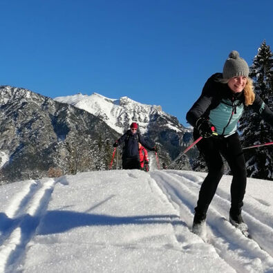 Eine Teilnehmerin des Langlaufcamps 2024 übt sich im klassischen Stil.