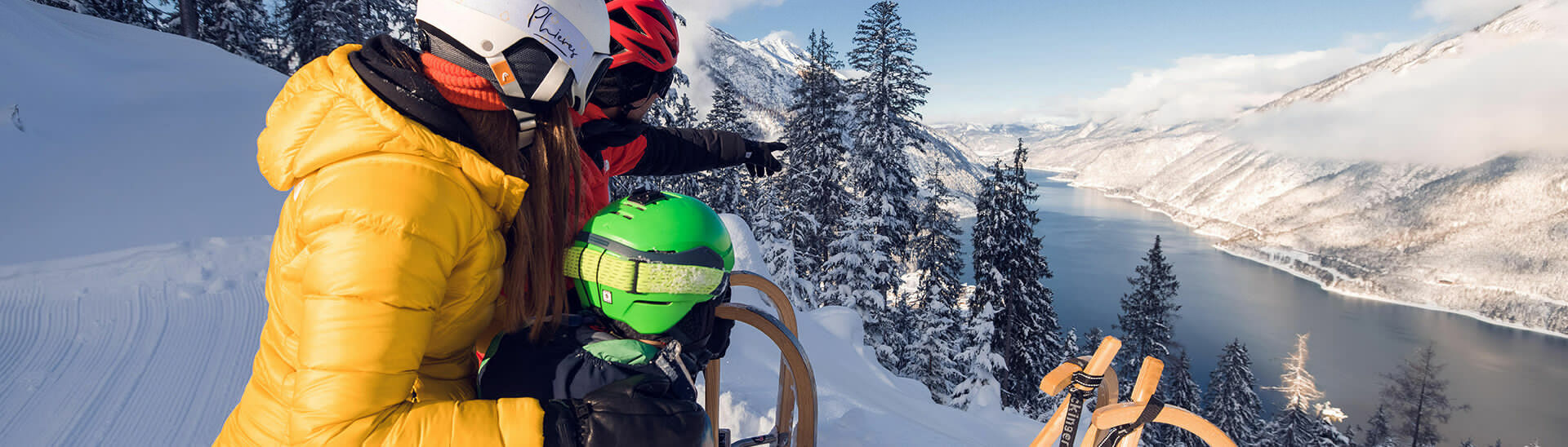 Rodeln in Pertisau am Achensee Ein Ausflug auf der Rodelbahn des Zwölferkopfs ist ein herrliches Wintervergnügen für die ganze Familie.