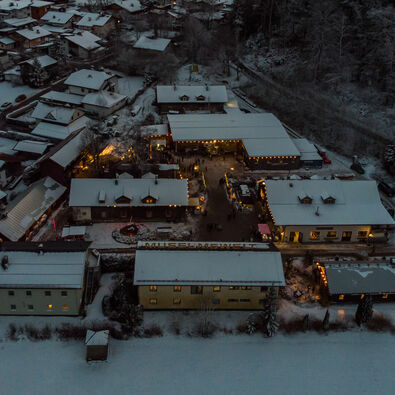 The peaceful, snow-covered Achensee Museum World in Maurach provides the festive setting for the Museum Christmas.