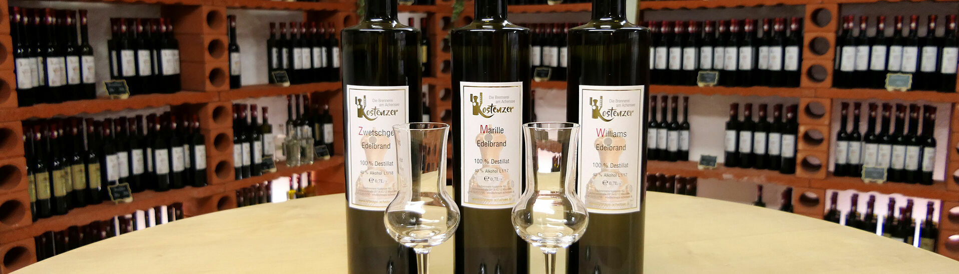 Die Edelbrennerei Kostenzer in Maurach am Achensee bietet eine riesige Vielfalt an unterschiedlichen Schnäpsen.
