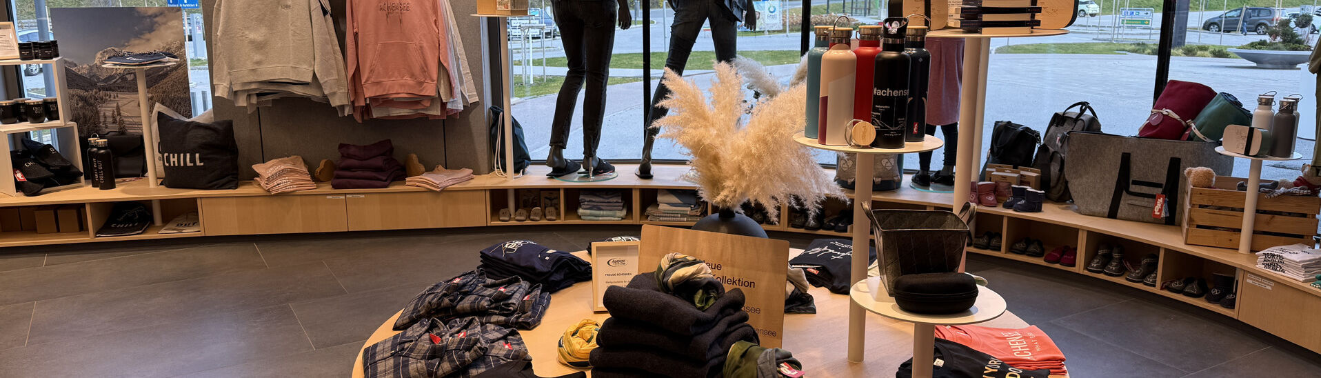 Der Atoll Achensee SHOP in Maurach am Achensee bietet ein breites Sortiment.