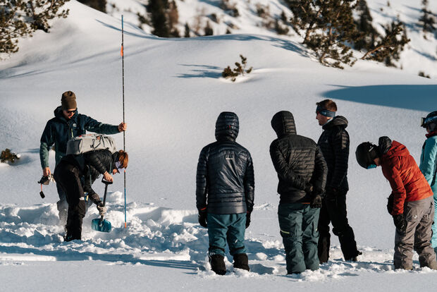 Participants of the Achensee ski tour camp learn how to use shovel and probe after an avalanche.