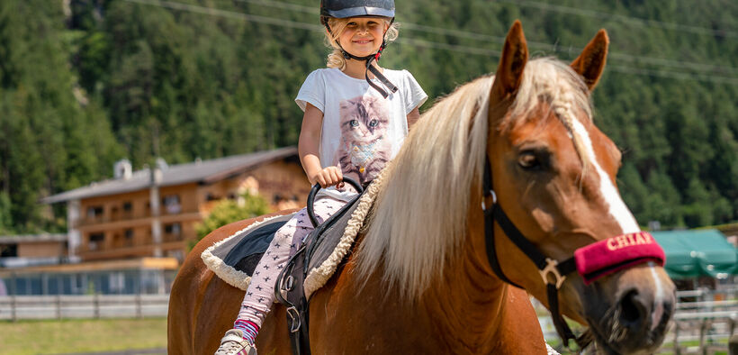 Ponyreiten in Maurach am Achensee ist für Kinder ein riesen Spaß.