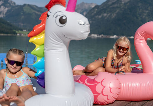 Kinder im SEE-Bad vom Atoll Achensee