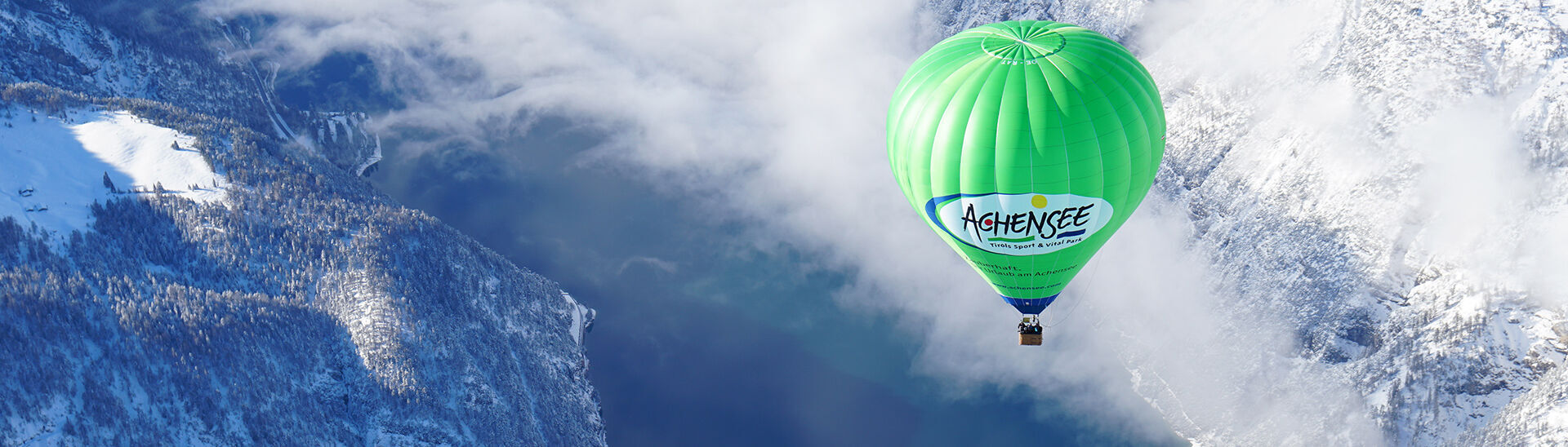 Rise into the skies in hot-air balloon and enjoy a bird's eye view of the wintry Karwendel mountains.