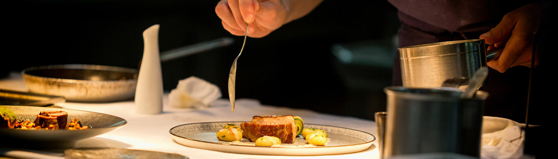 Die Kulinarik am Achensee ist ein Genuss für Gaumen & Seele. Hier ziert ein Fleischgericht das Bild.