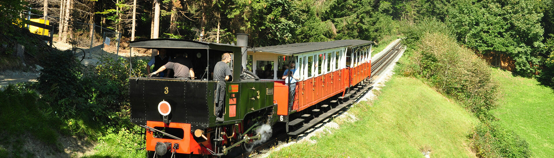 Die Achensee Dampf-Zahnradbahn Mit Europas ältester Dampf-Zahnradbahn auf einen Nostalgietrip von Jenbach nach Seespitz fahren.