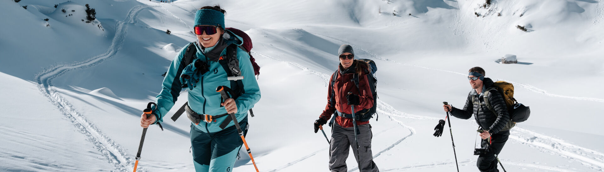 Skitourengehen am Achensee Die Teilnehmer des Skitourencamps am Achensee genießen bei schönem Wetter den Aufstieg ins Rofangebirge.