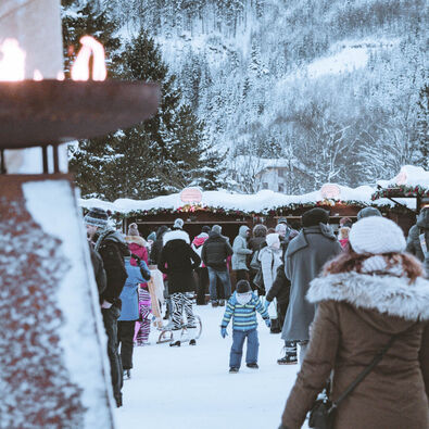 Achensee-Liebhaber genießen den Advents- und Weihnachtsmarkt am Achensee.