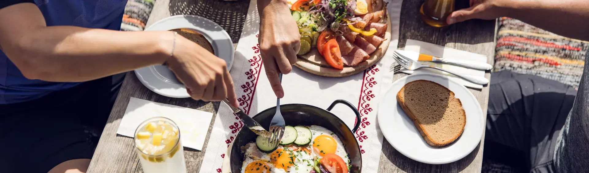 Bei Tiroler Schmankerln lässt sich eine Pause nach einer Radtour besonders gut genießen.