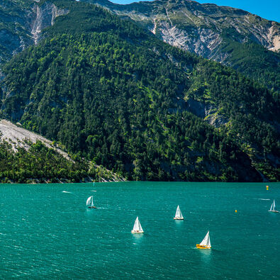 Lake Achensee offers perfect wind conditions for sailing, windsurfing and kitesurfing.