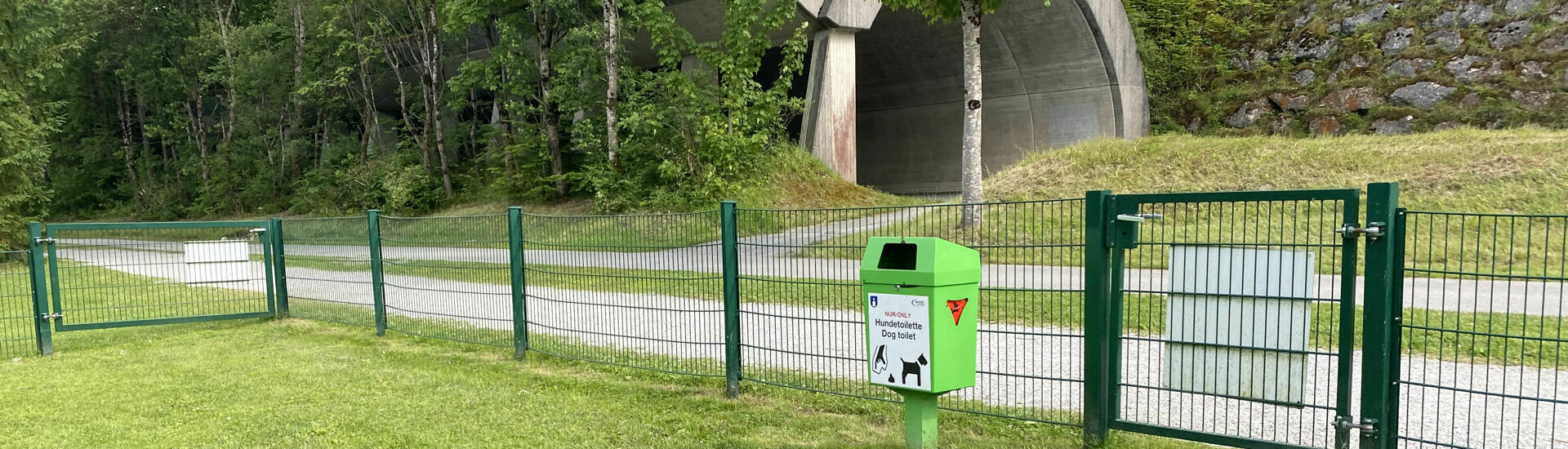A dog toilet at the dog-friendly beach in Pertisau am Achensee.