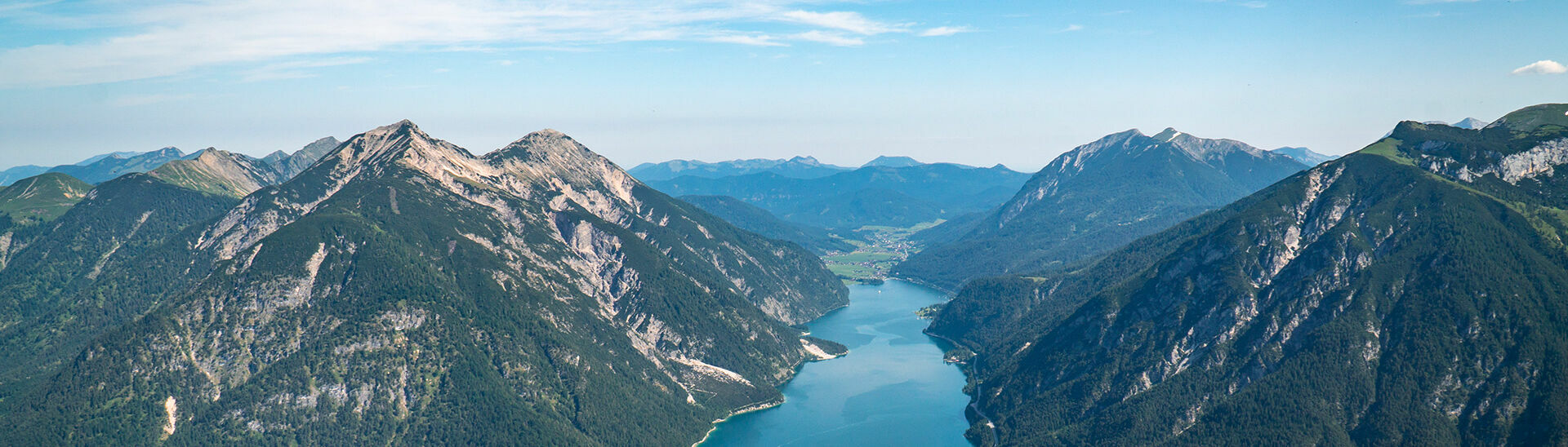 Der Bärenkopf, welcher sich im Naturpark Karwendel befindet, bietet einen unglaublichen Blick auf den Achensee und die Dörfer rundherum.