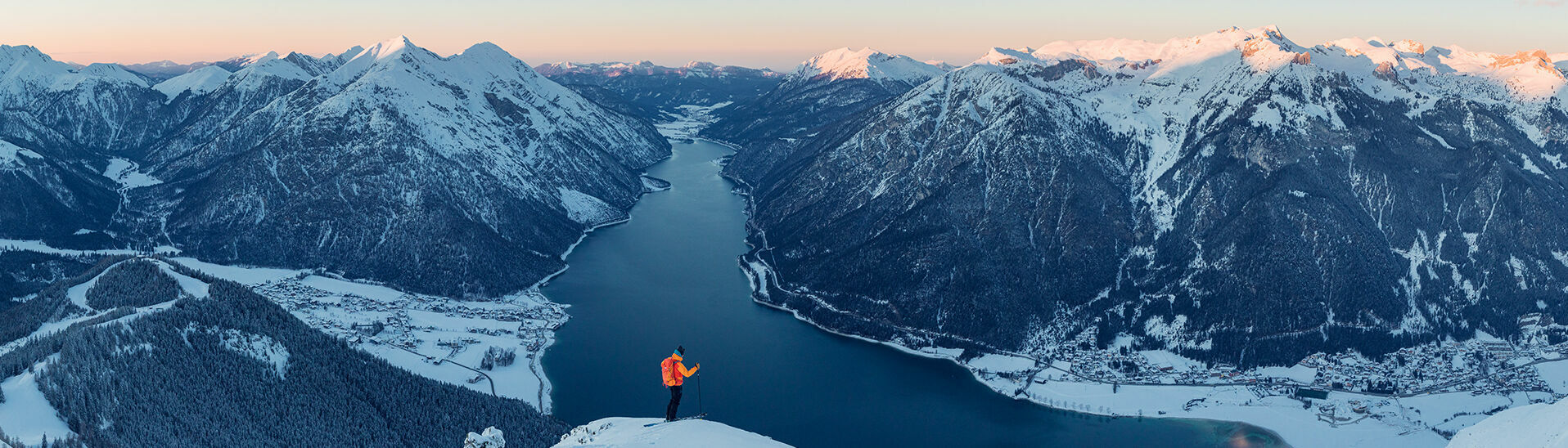 Skitourengeher können im Winter den Achensee im Winterkleid entdecken. 
