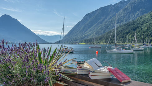 achensee.literatour-seeblick-segelboote.jpg