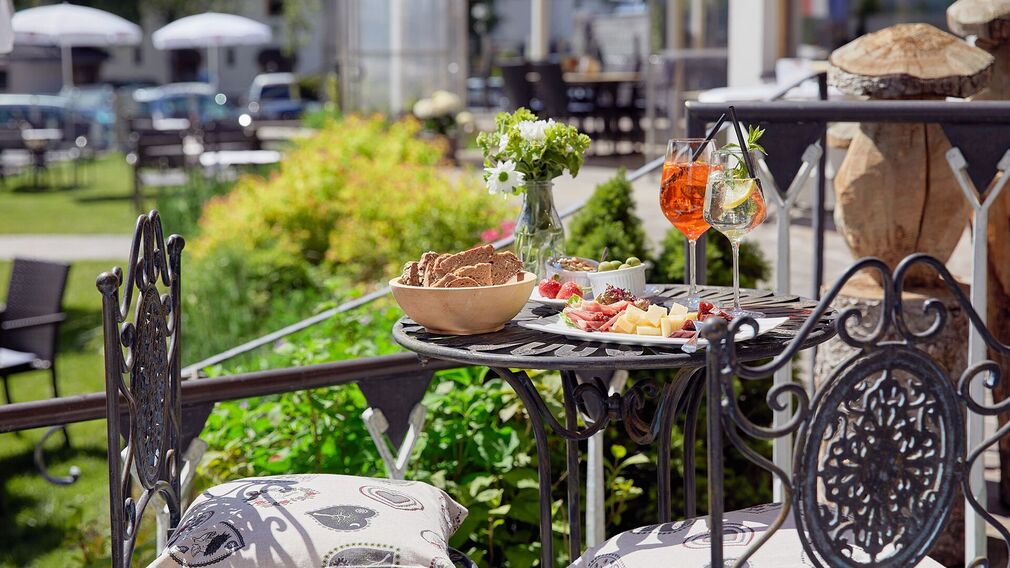 Aperitif auf der Terrasse vom Christina
