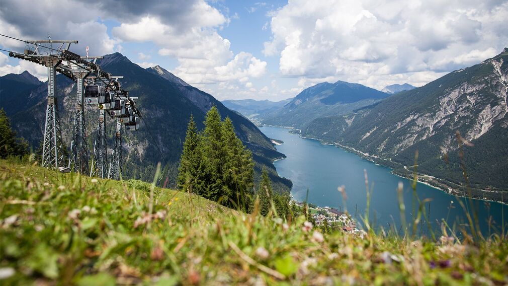 Karwendel-Bergbahn in Pertisau - Bergfahrt zum 1.491 Meter hohen Zwölferkopf