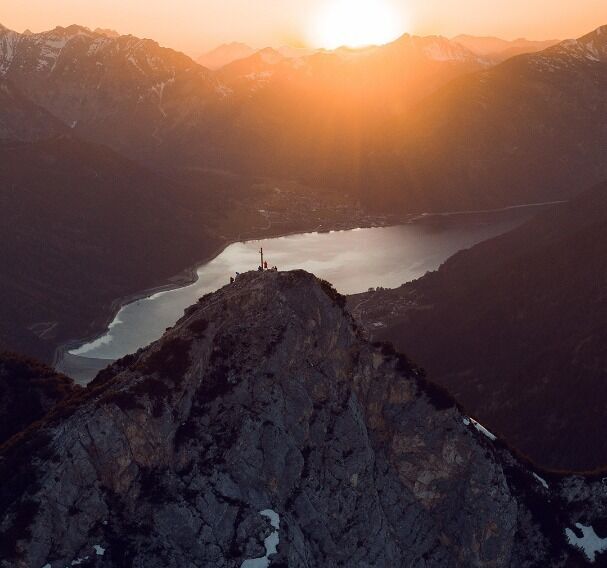 Wandern im Rofangebirge - im Hintergrund das Ebner Joch