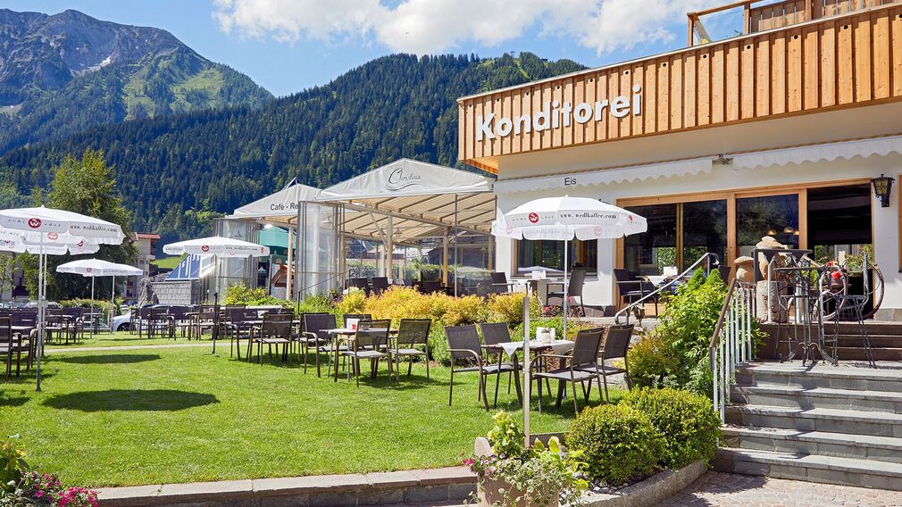 Aperitif auf der Terrasse vom Christina