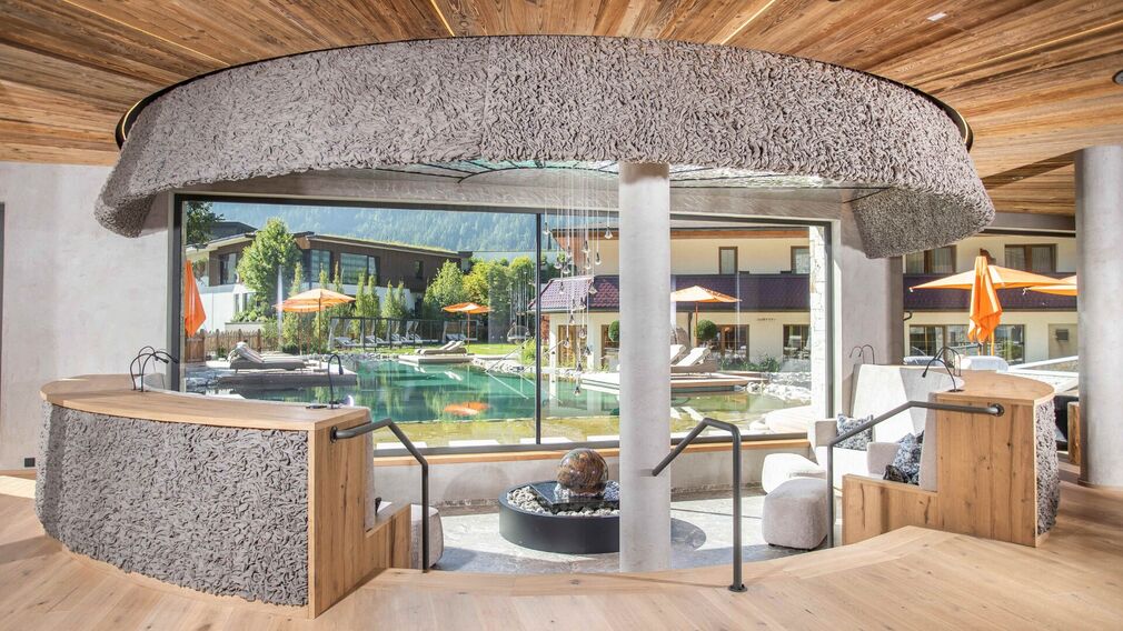 The Verwöhnhotel Kristall in Pertisau offers a wide range of massages and wellness treatments.