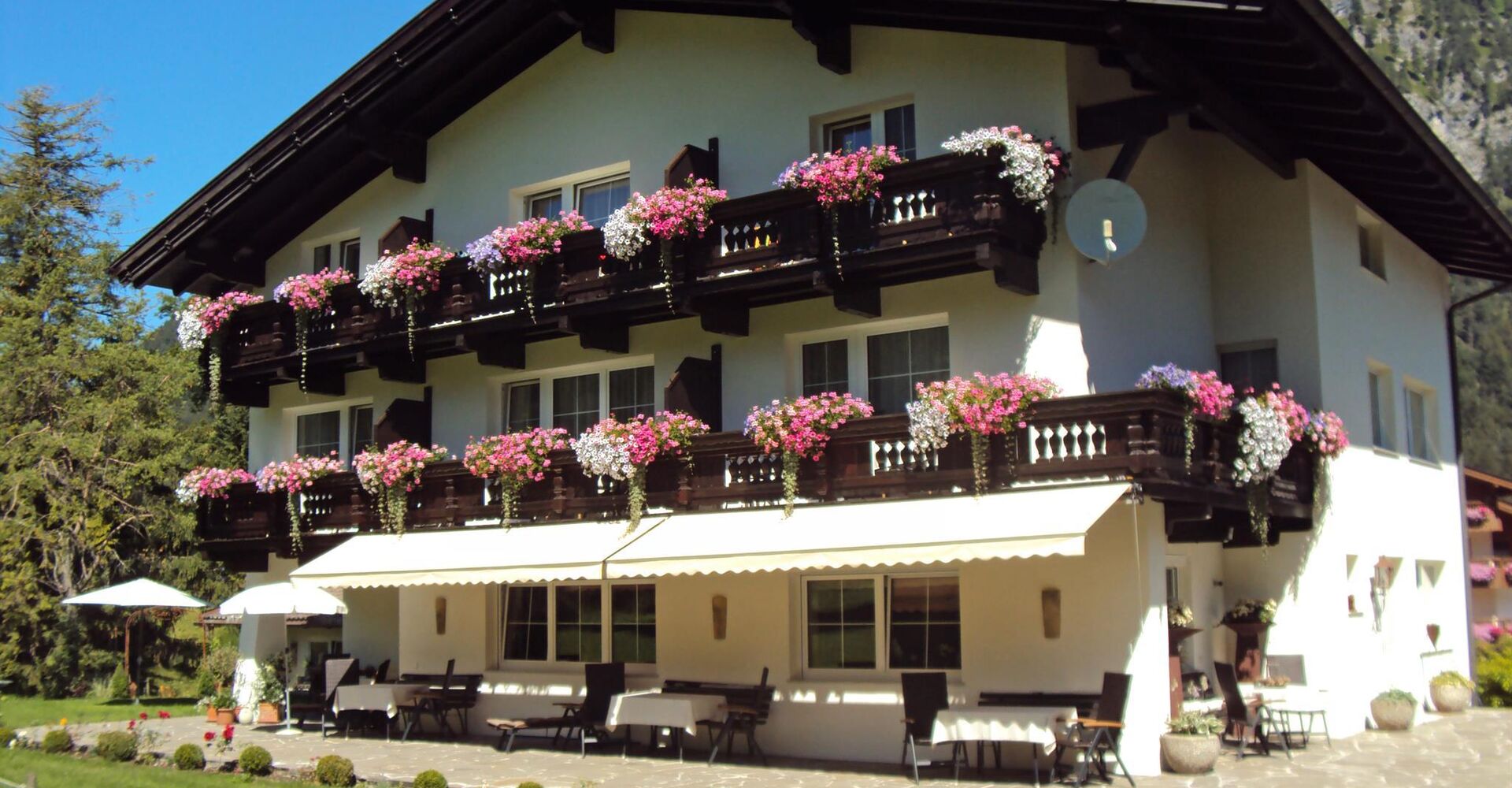 Pension Bergheim - Außenansicht Sommer
