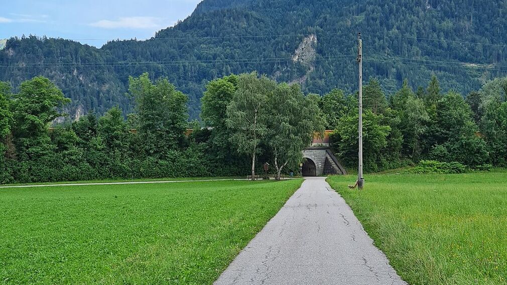 Rotholzer Laufrunde - die Route führt durch diese Straßenunterführung
