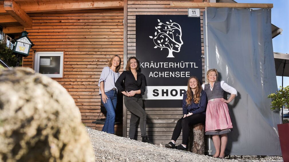 Kuchen und Kaffee gibt es immer.