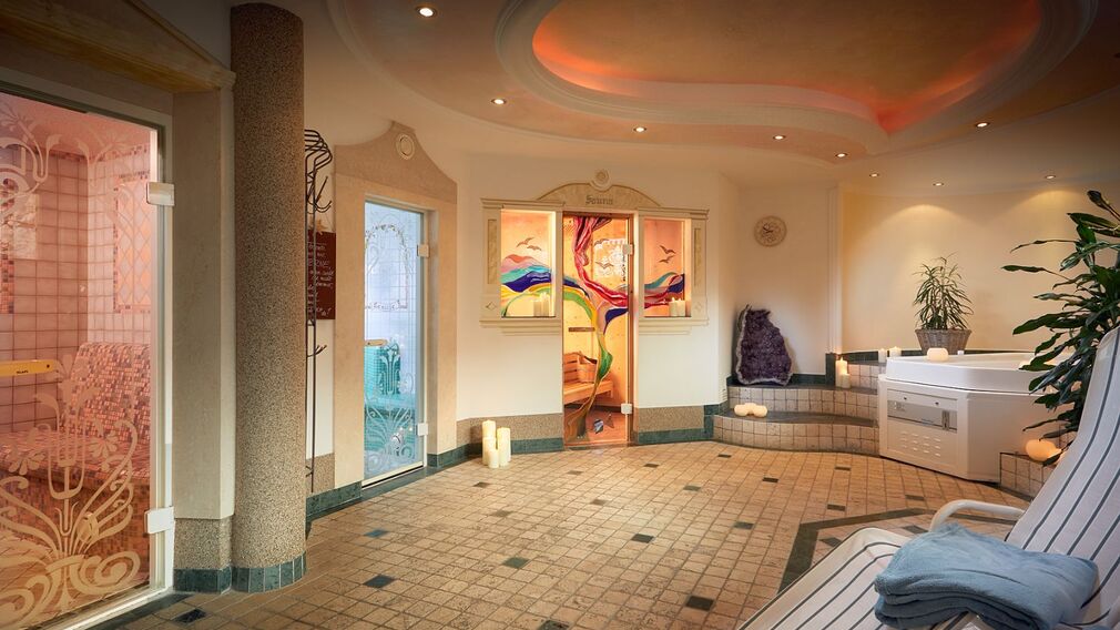 Hotel Central - Außenansicht im Sommer