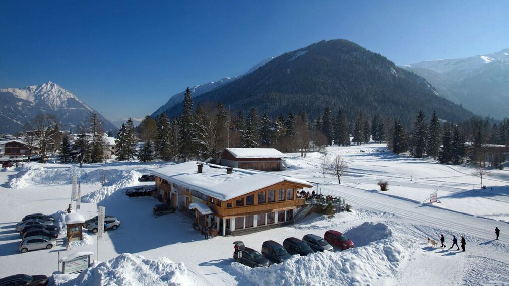 Langlaufstüberl terrace with a view of the Karwendel