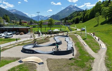 Kurven, Wellen, Action - Pumptrack entdecken