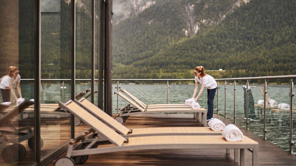 hotel Fürstenhaus - view from the balcony to the Achensee in the morning