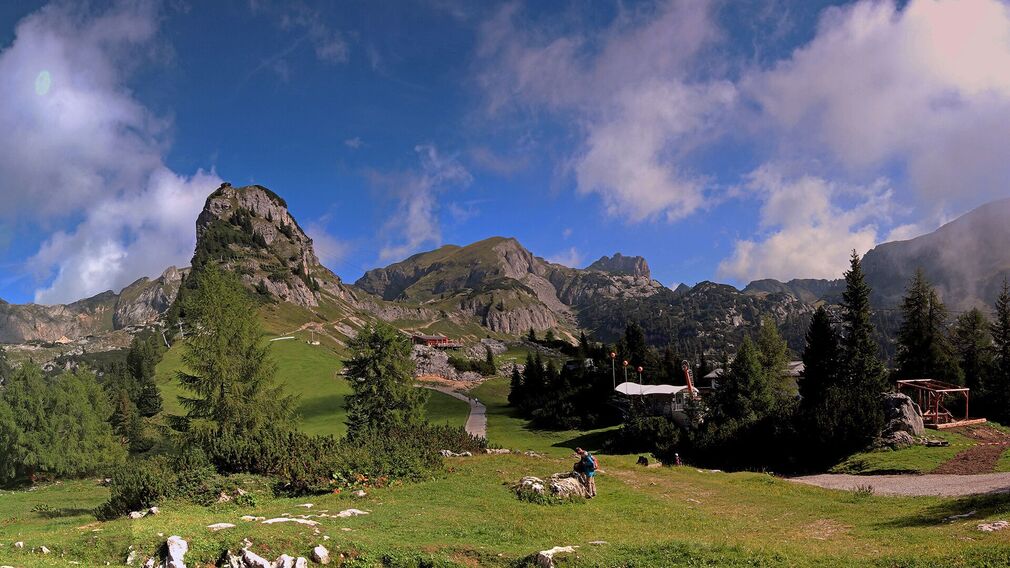 the area below the Rofan cable car top station