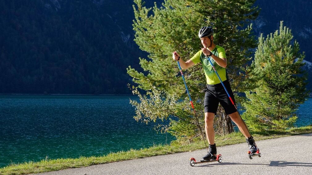 Skirollern entlang des Seeuferweges von Maurach nach Achenkirch