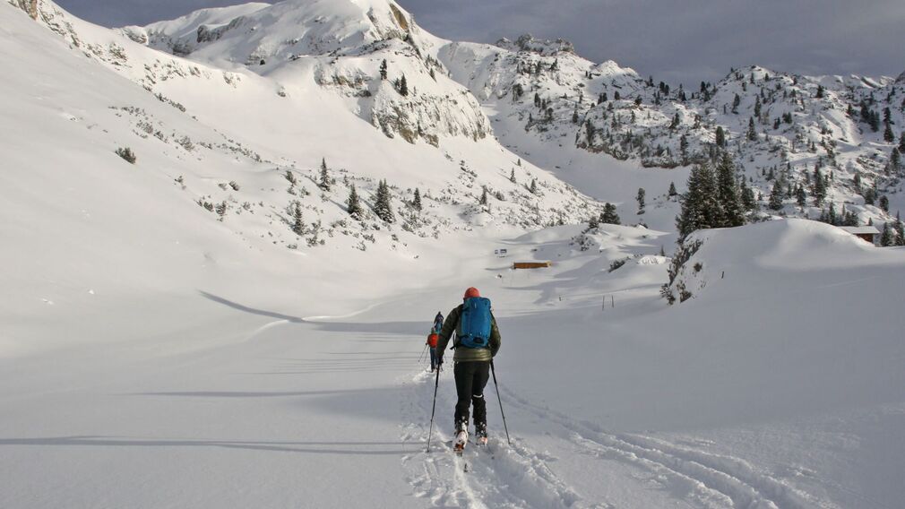 Winter sports enthusiasts can find important information about avalanches on the Rofan avalanche educational trail Rofan.