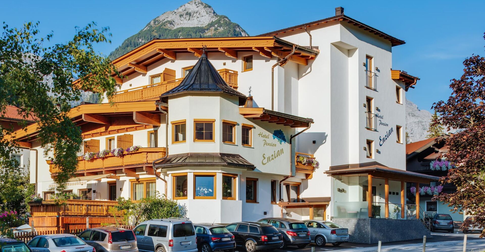 Hotel Enzian - Außenansicht Sommer