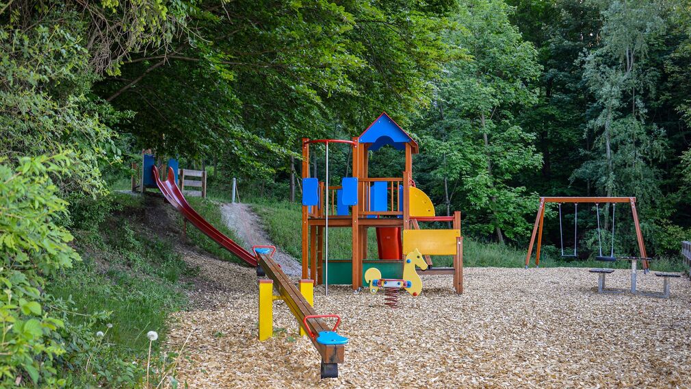 Kinderspielplatz Sportplatz Wiesing