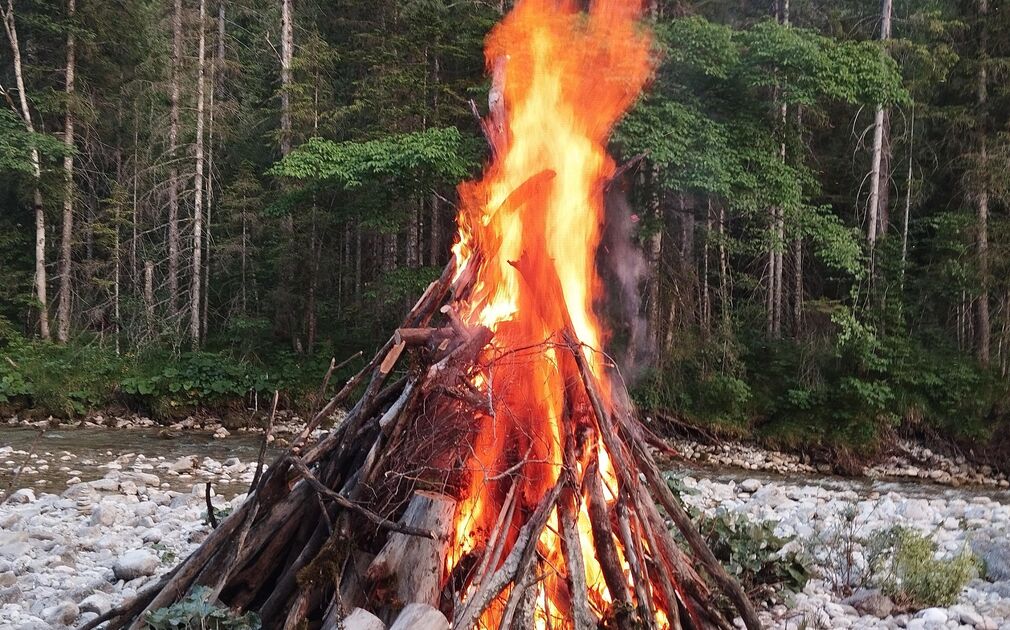 Sonnwend-Feuer
