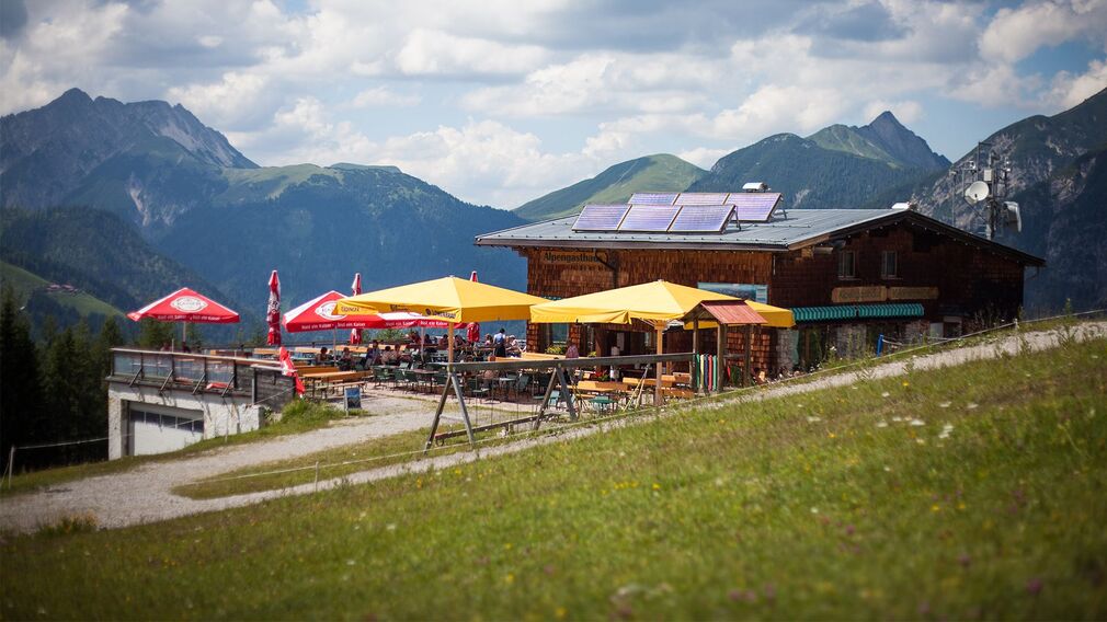 mountain hut Alpengasthaus Karwendel on the Zwölferkopf mountain