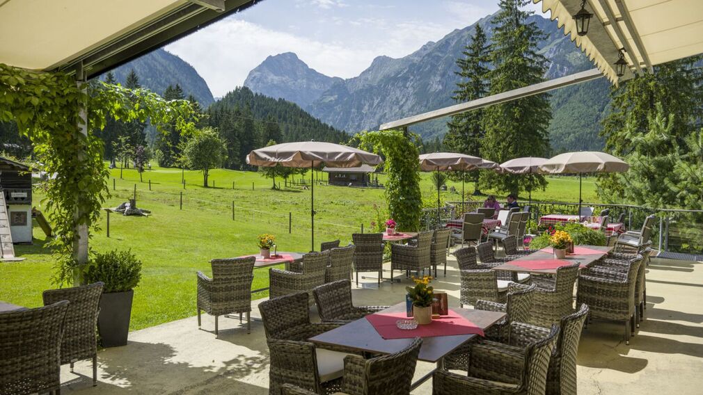 Langlaufstüberl terrace with a view of the Karwendel
