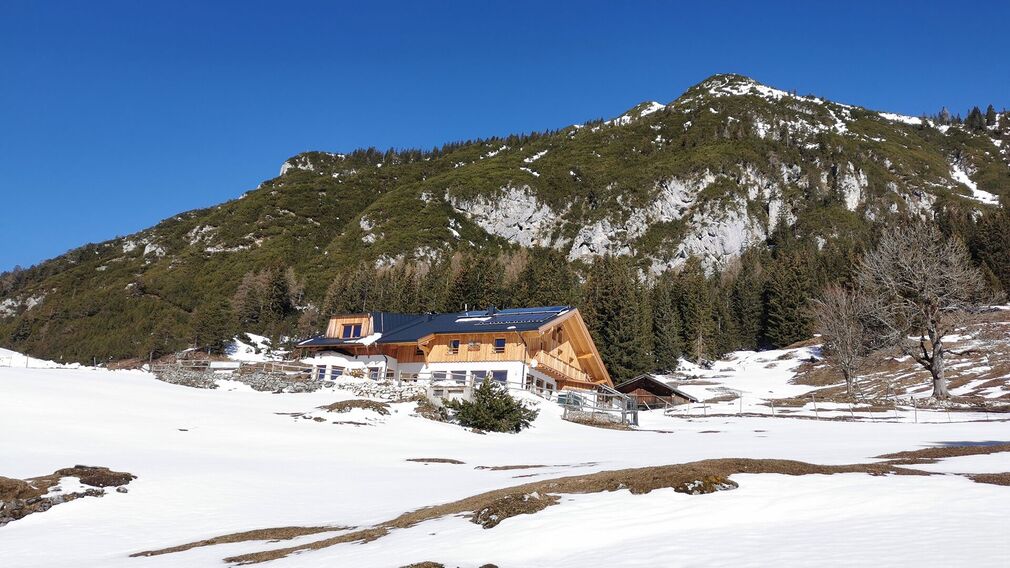 die Astenau Alpe mit großer Terrasse