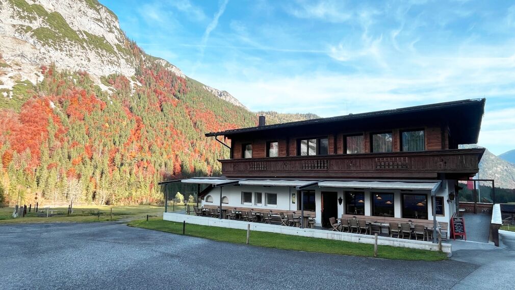 Alpengasthof Falzturn in the Falzthurntal in the Nature Park Karwendel