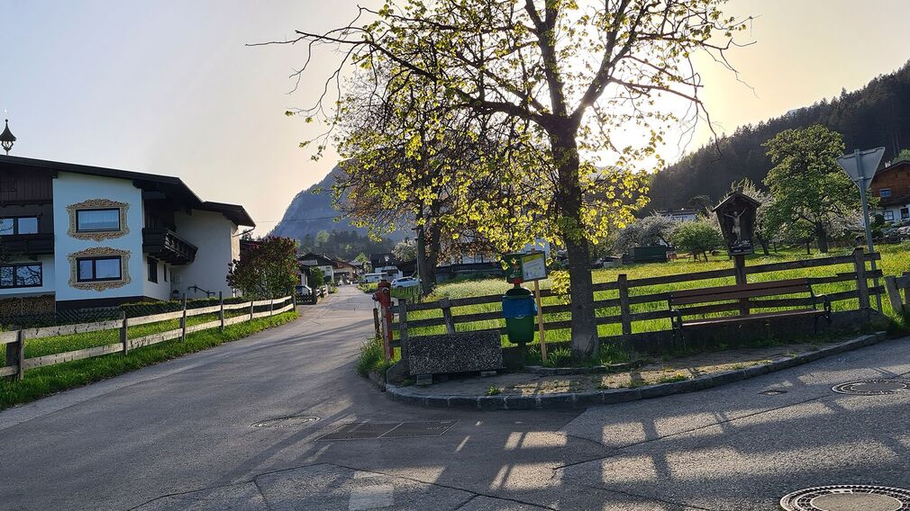 Brunnen gegenüber Hausnummer "Dorf 84" in Wiesing